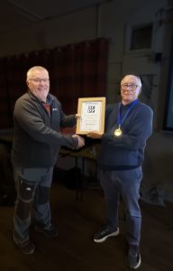 Neil recieves the "Roll of Honour" award from the SCPF president