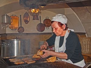 Sausage Roaster in Historic Sausage Kitchen - Gunter Albrecht (Photo-Cirkel)